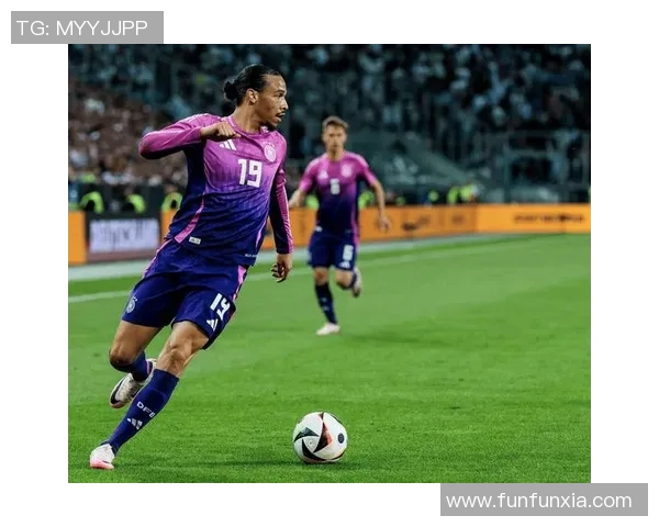 白色头发的足球明星如何在赛场上展现独特魅力与风采